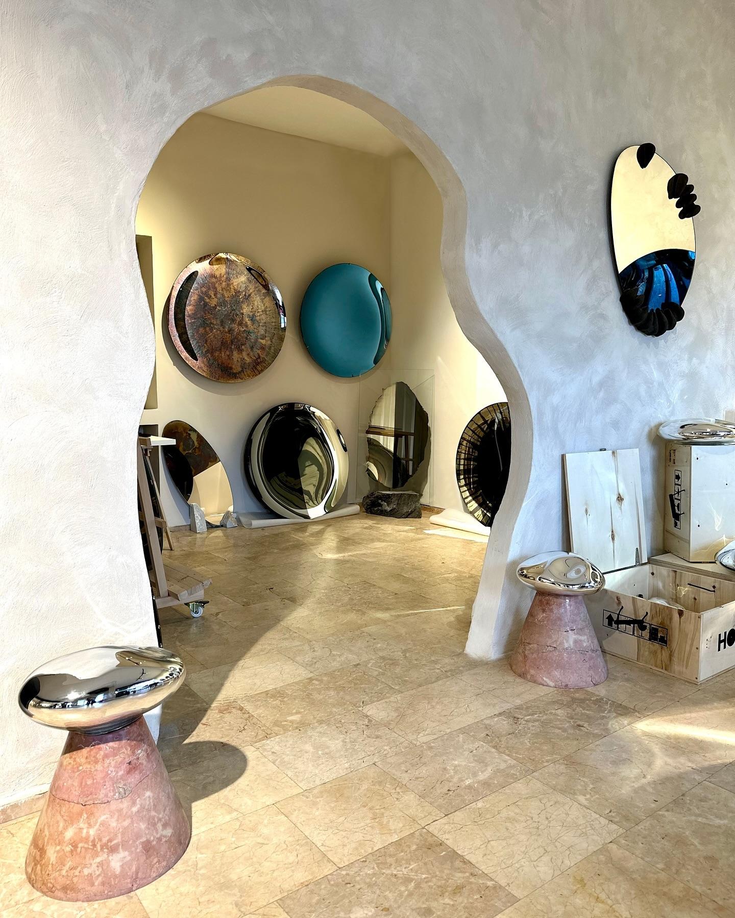 XXI secolo e contemporaneo Specchio in argento con pigmento di rame, design scultoreo di Homa in vendita