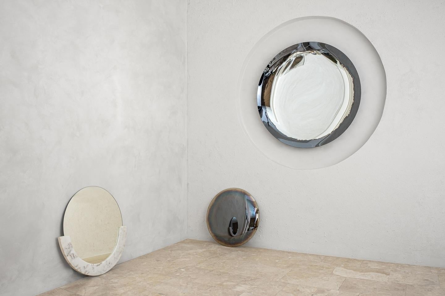 Specchio in argento con pigmento di rame, design scultoreo di Homa in vendita 3