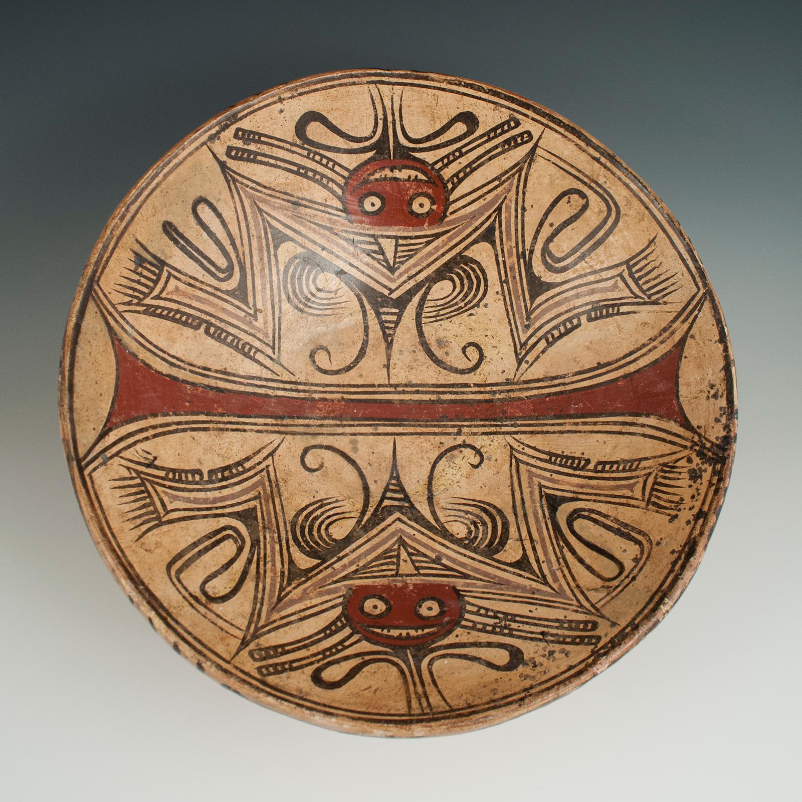 18th Century and Earlier  Earthenware Bat Pedestal Dish, Coclé Culture, Panama, 600-800 A.D. For Sale