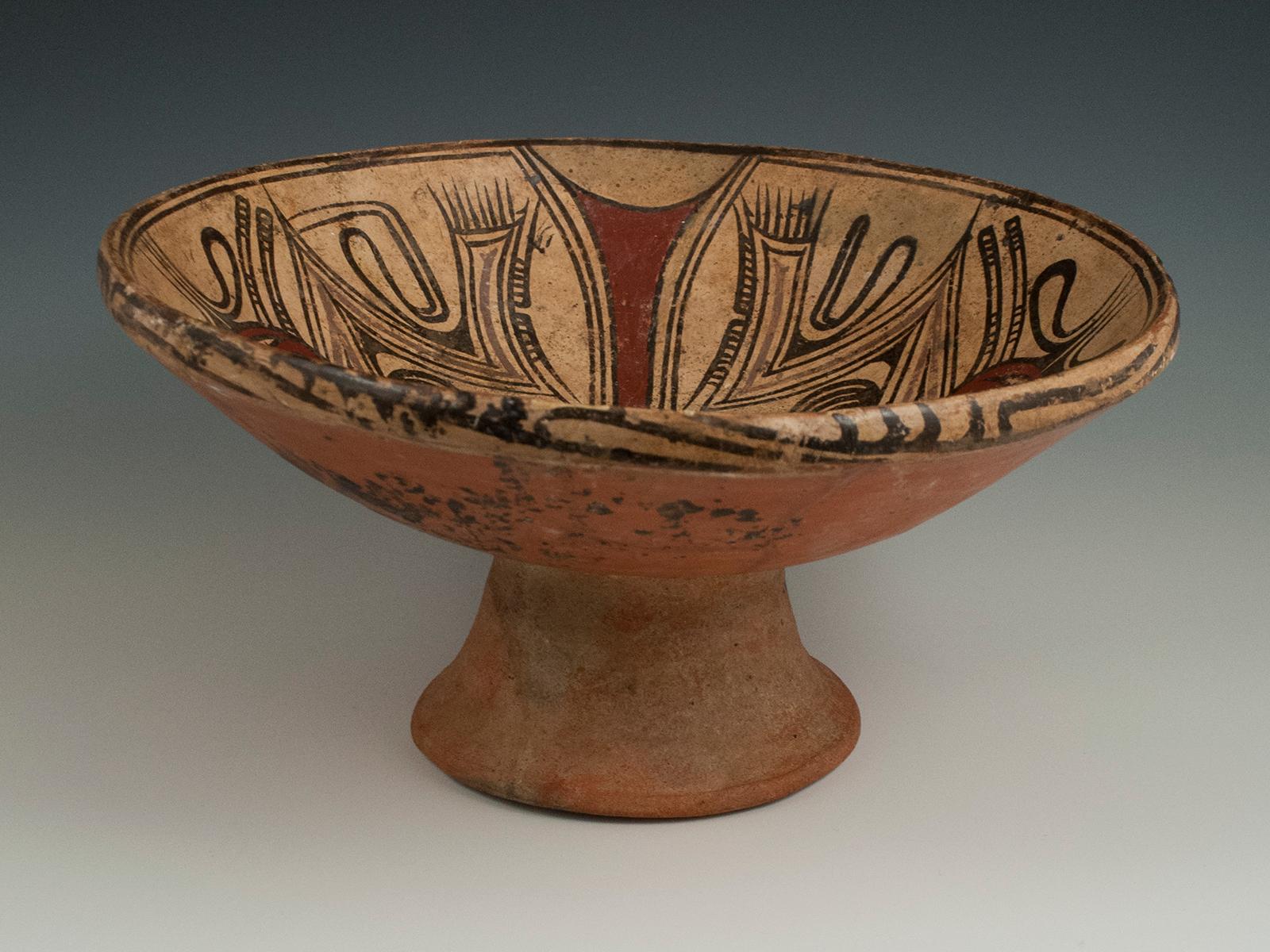 Panaméen  Plat à piédestal en terre cuite, culture Coclé, Panama, 600-800 D.C. en vente