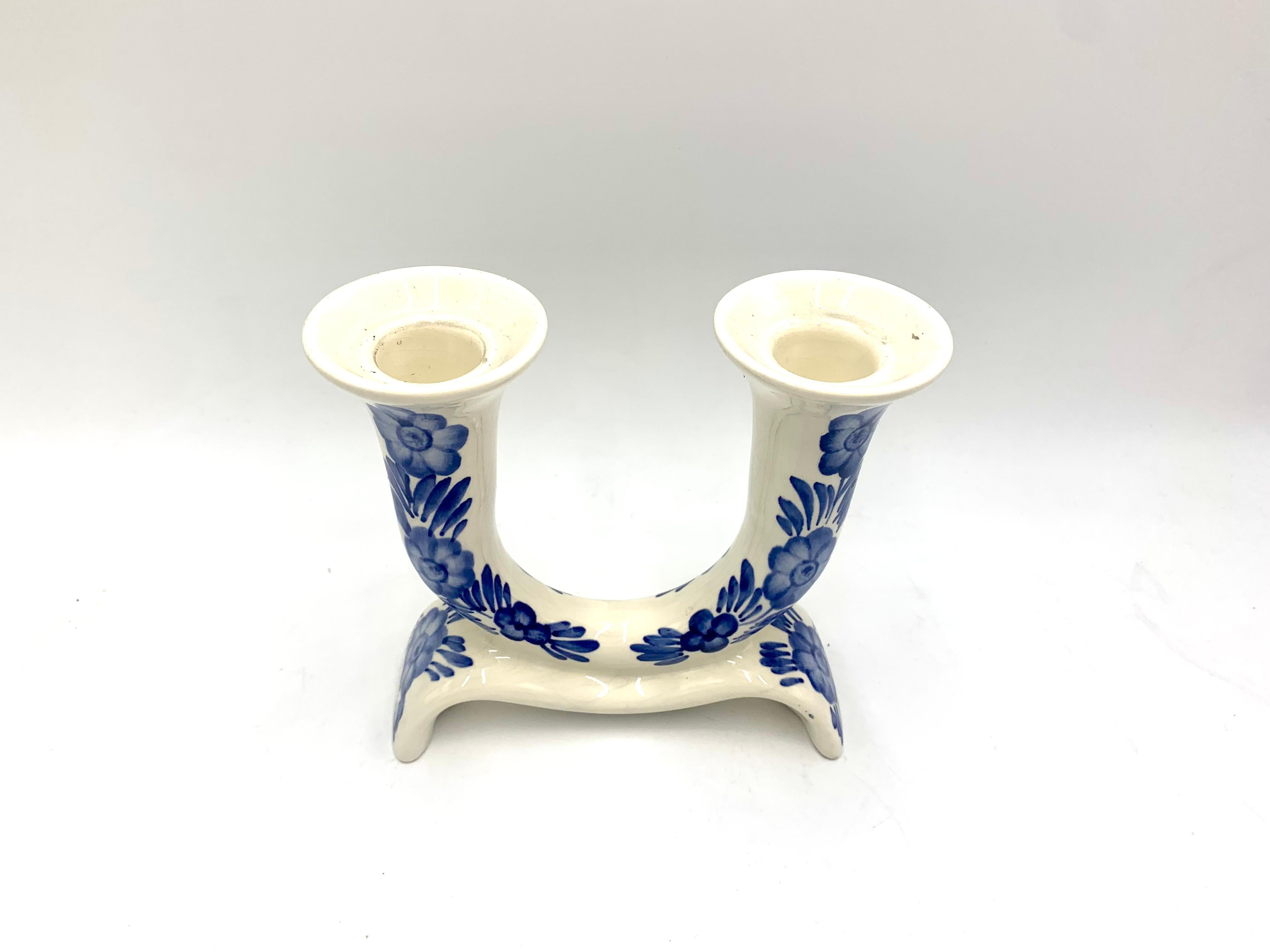 Earthenware candlestick produced in Poland in the 1960s.

Very good condition.

Measures: Height 16.5 cm; width 19cm.