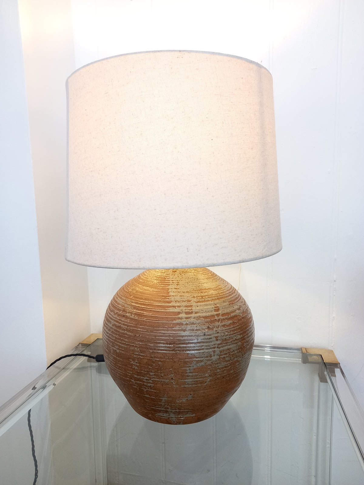 Earthenware ceramic table lamp, 1970s
Earthenware ceramic table lamp, with earthy speckled brown glaze. French, circa 1970s. Shade not supplied.

​Rewired for the UK. Can be rewired for any country. 

Dimensions: H 45 x W 40 cm

​