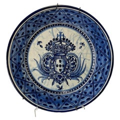 Earthenware - Earthenware plate - Coat of arms of Portugal (signed)