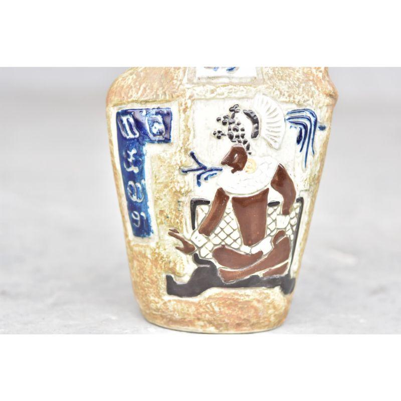 Earthenware jug, 1960 period, Garnier liquor, symbolist motifs, 31 cm high, 13 cm wide and 7 cm deep.

Additional information:
Material: Earthenware & Ceramics.