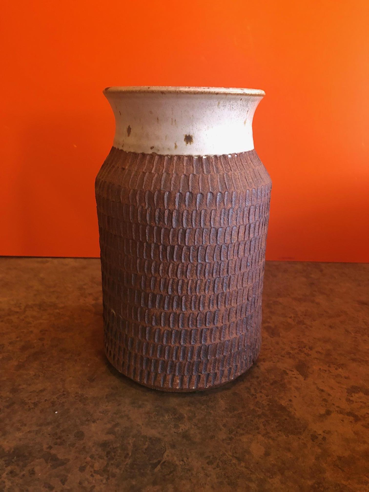 Mid-Century Modern Earthenware Pottery Jar / Vase in the Style of David Cressey / Robert Maxwell