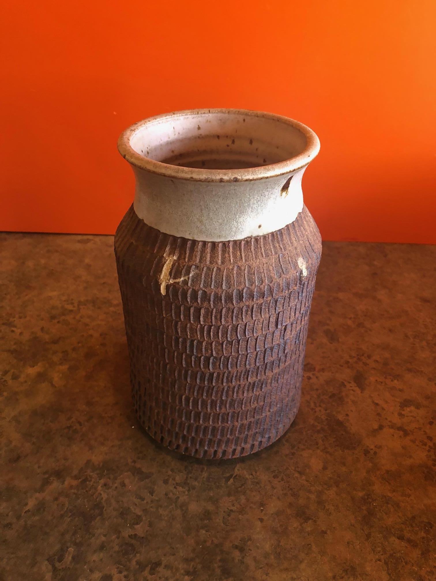 Hand-Crafted Earthenware Pottery Jar / Vase in the Style of David Cressey / Robert Maxwell