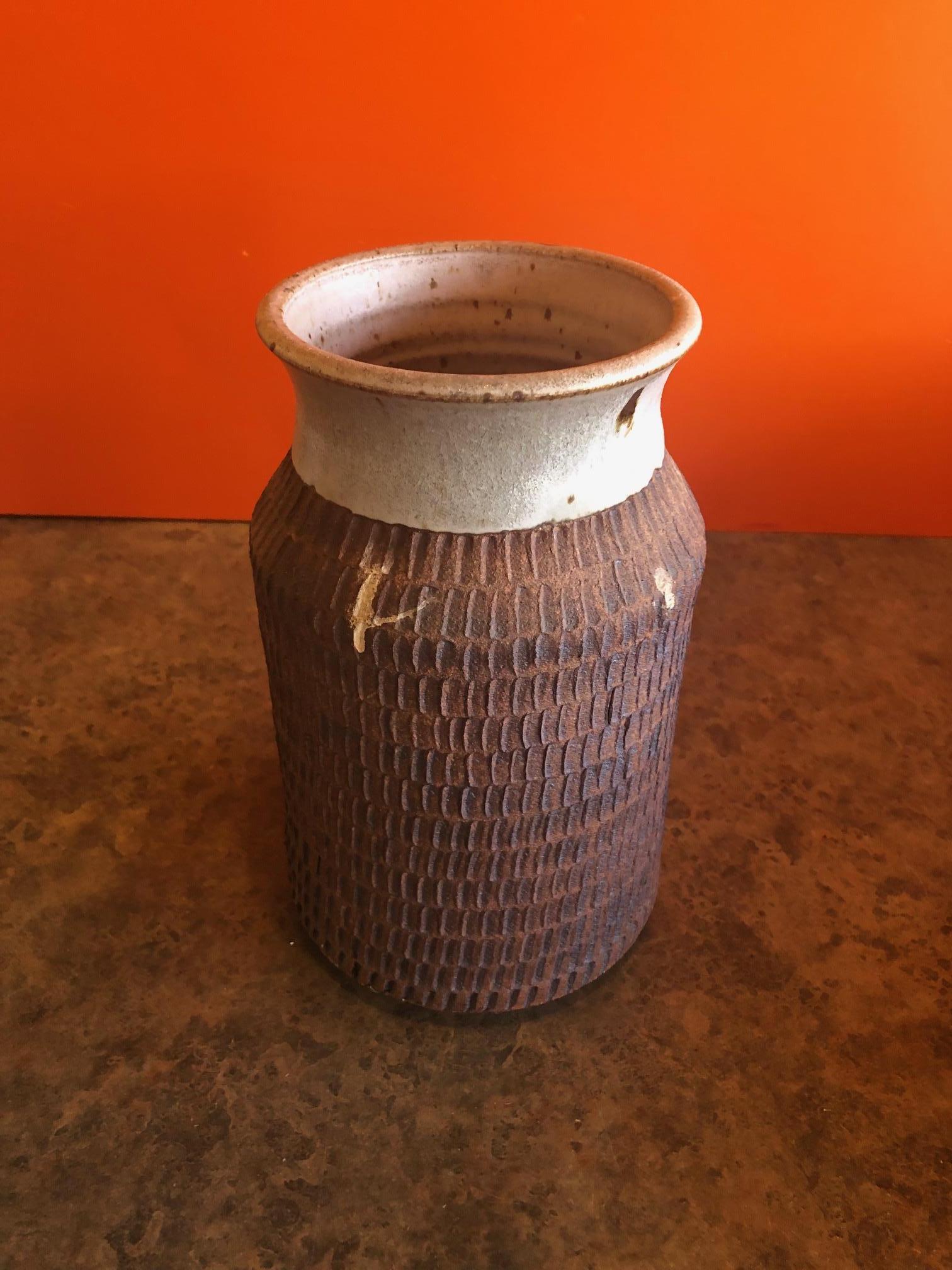 Earthenware Pottery Jar / Vase in the Style of David Cressey / Robert Maxwell In Good Condition In San Diego, CA