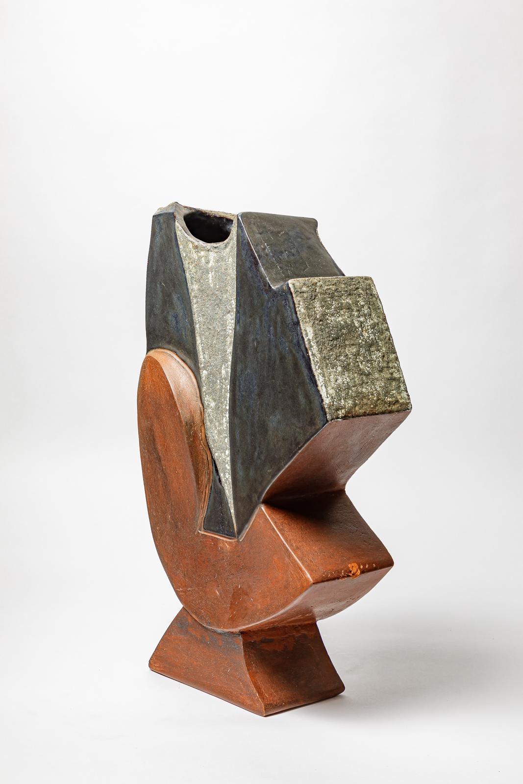 Beaux-Arts Vaso-scultura in terracotta di George Martin, circa 1980. in vendita