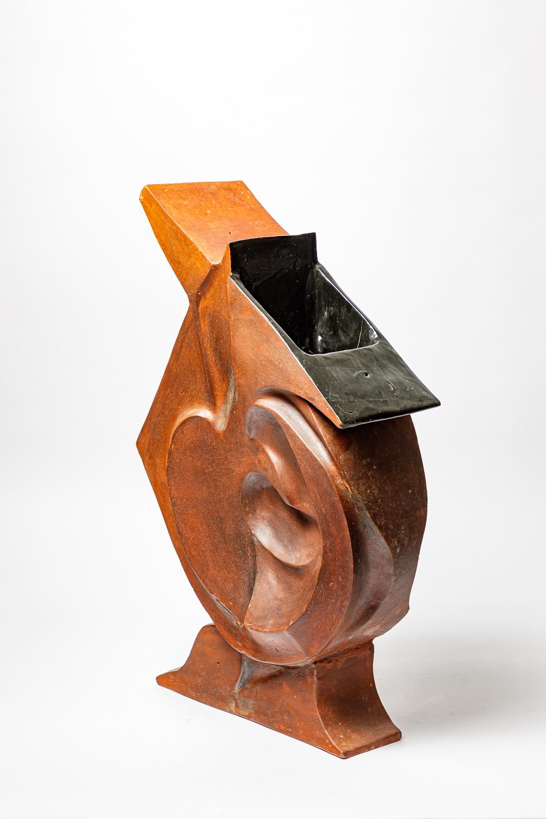 Beaux-Arts Vaso-scultura in terracotta di George Martin, circa 1980. in vendita