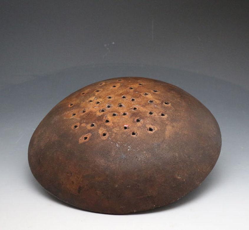 Earthenware Slipware Circular Dish with Pierced Holes, Late 18th Century In Good Condition For Sale In Woodstock, OXFORDSHIRE