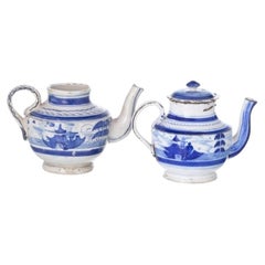 Earthenware - Two teapots in Miragaia earthenware - 19th century