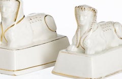 Ceramica - Due portastuzzicadenti a forma di sfinge in ceramica di Sacavém.