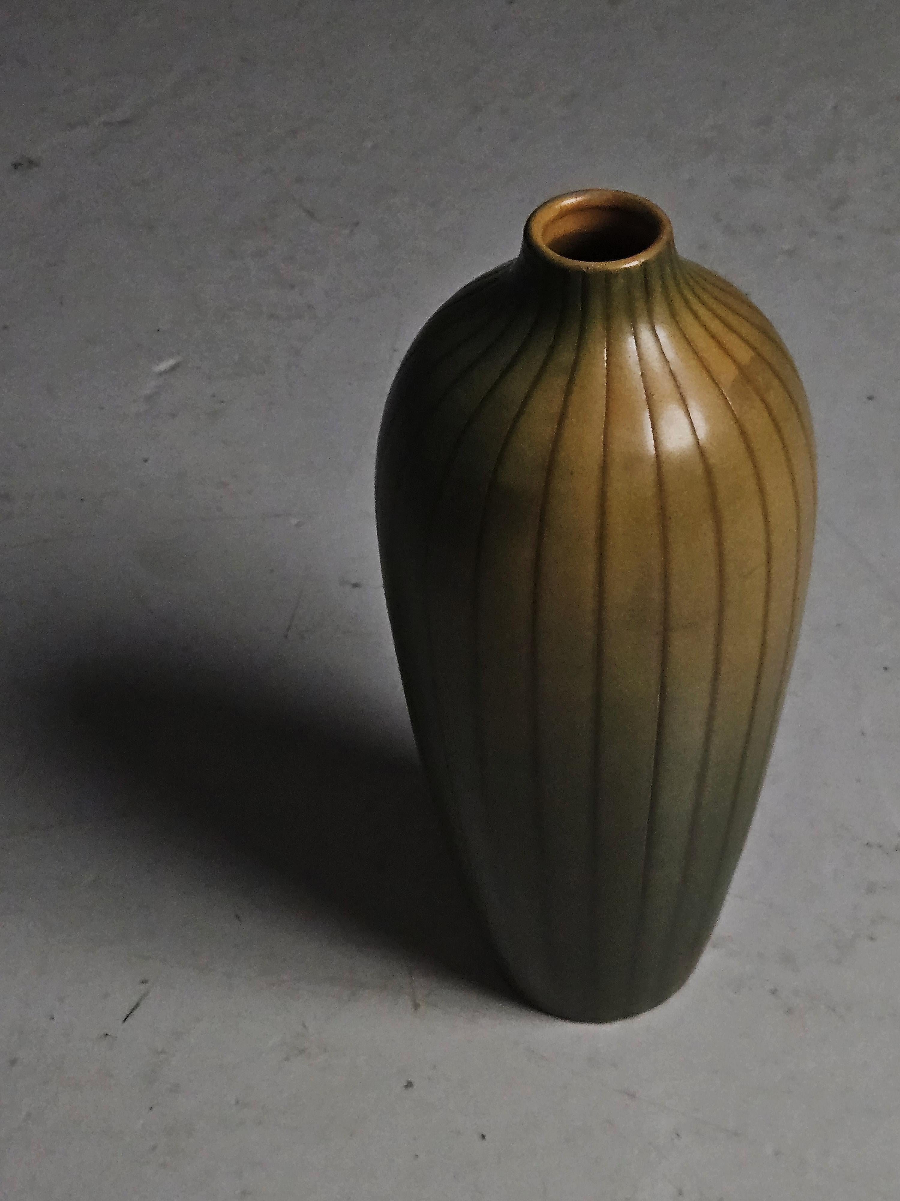 Scandinavo moderno Vaso in terracotta di Anna-Lisa Thomson per Upsala Ekeby, Svezia, 1937 in vendita