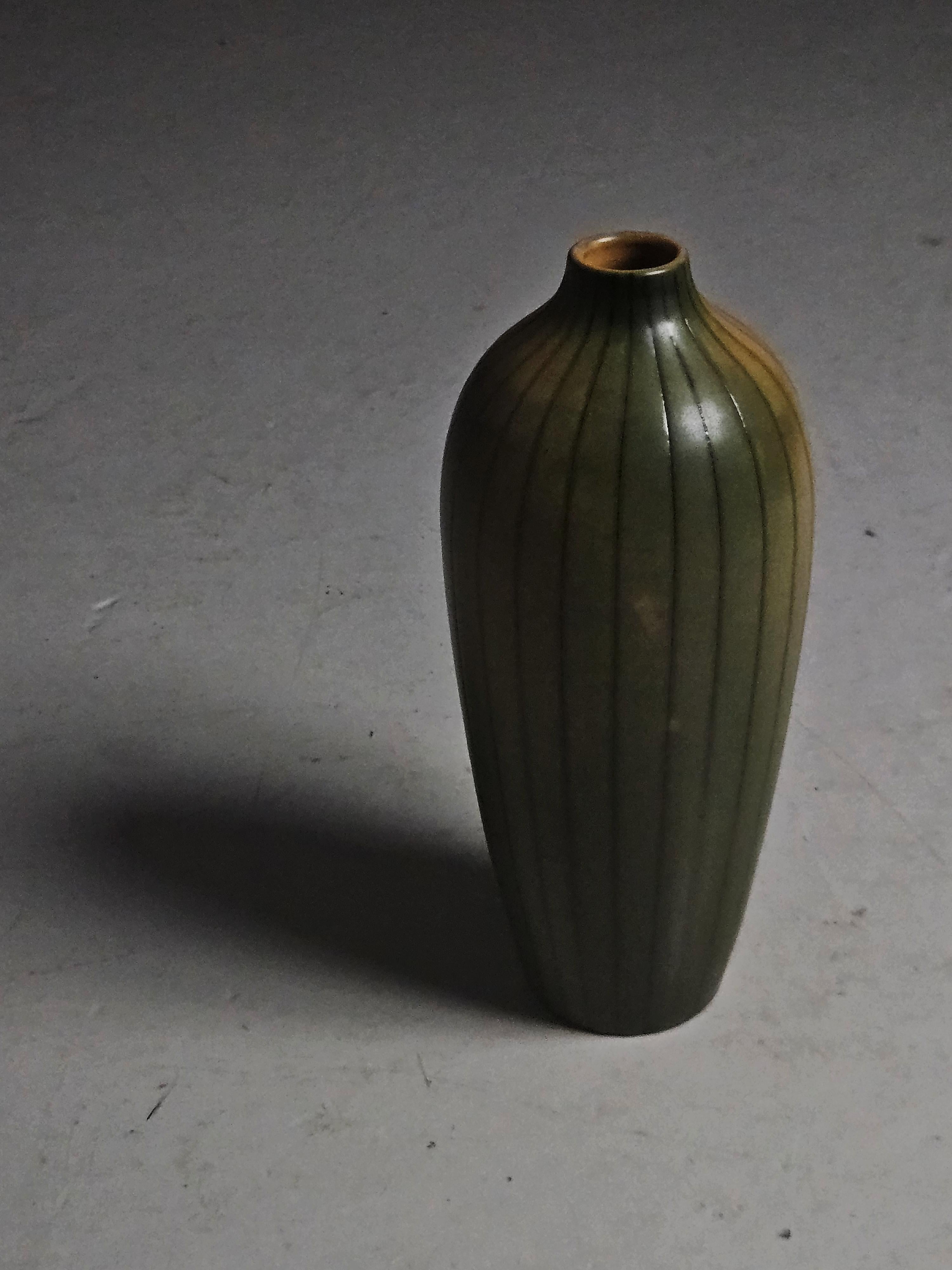Svedese Vaso in terracotta di Anna-Lisa Thomson per Upsala Ekeby, Svezia, 1937 in vendita