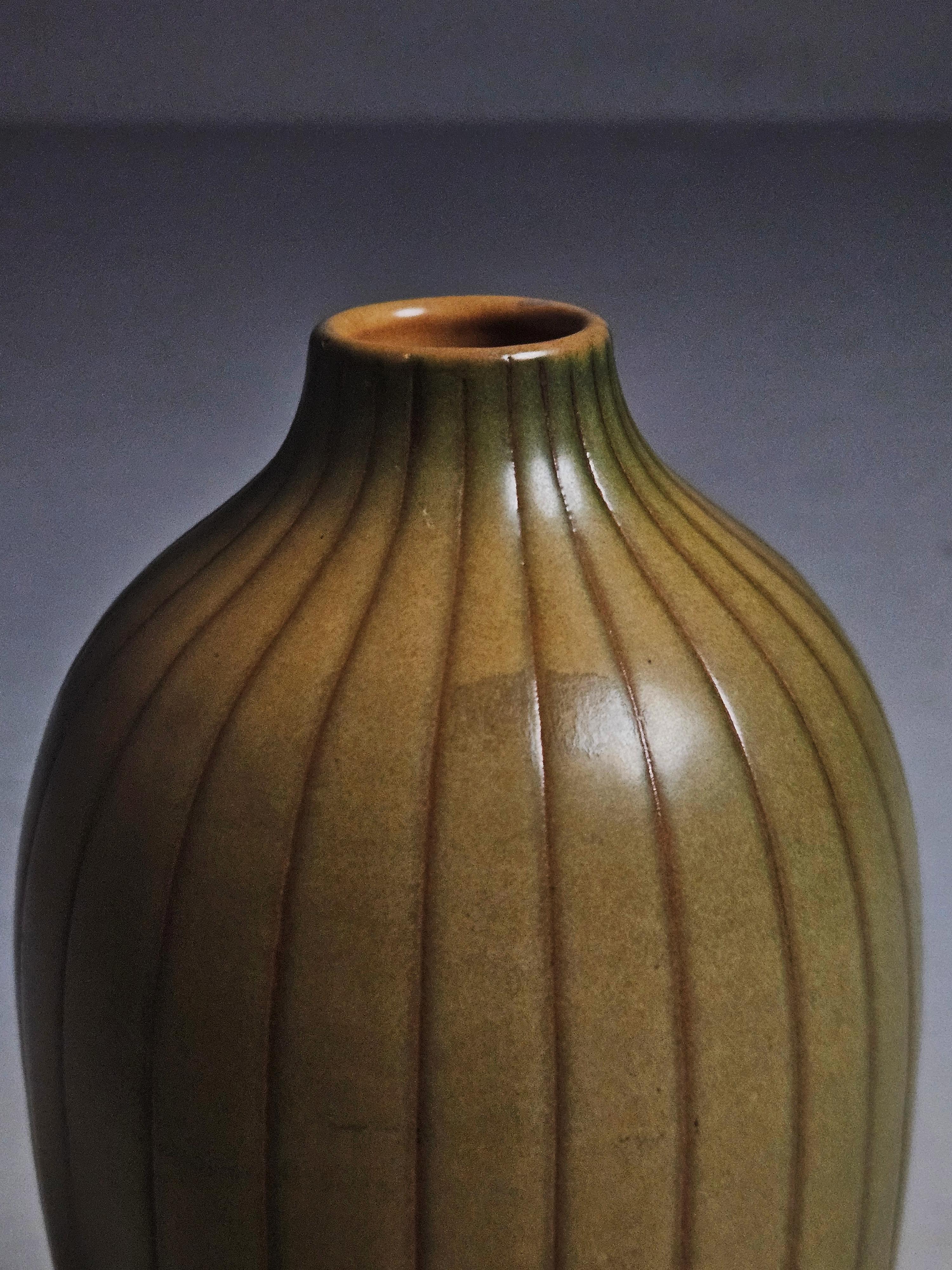 Vaso in terracotta di Anna-Lisa Thomson per Upsala Ekeby, Svezia, 1937 In condizioni buone in vendita a Eskilstuna, SE