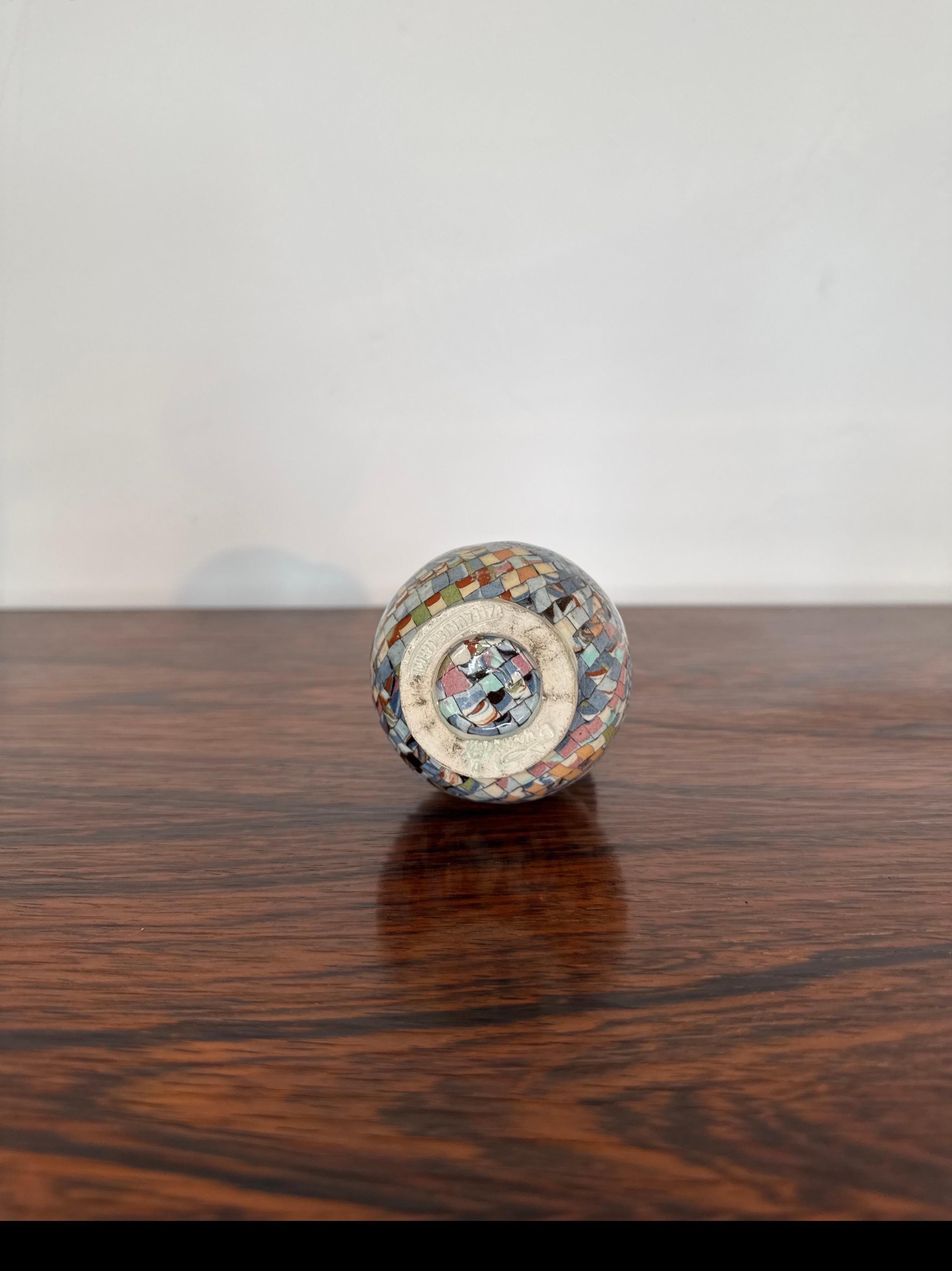 Jarrón de barro con decoración de mosaico Mille Fiori, Gerbino para Vallauris en venta 7