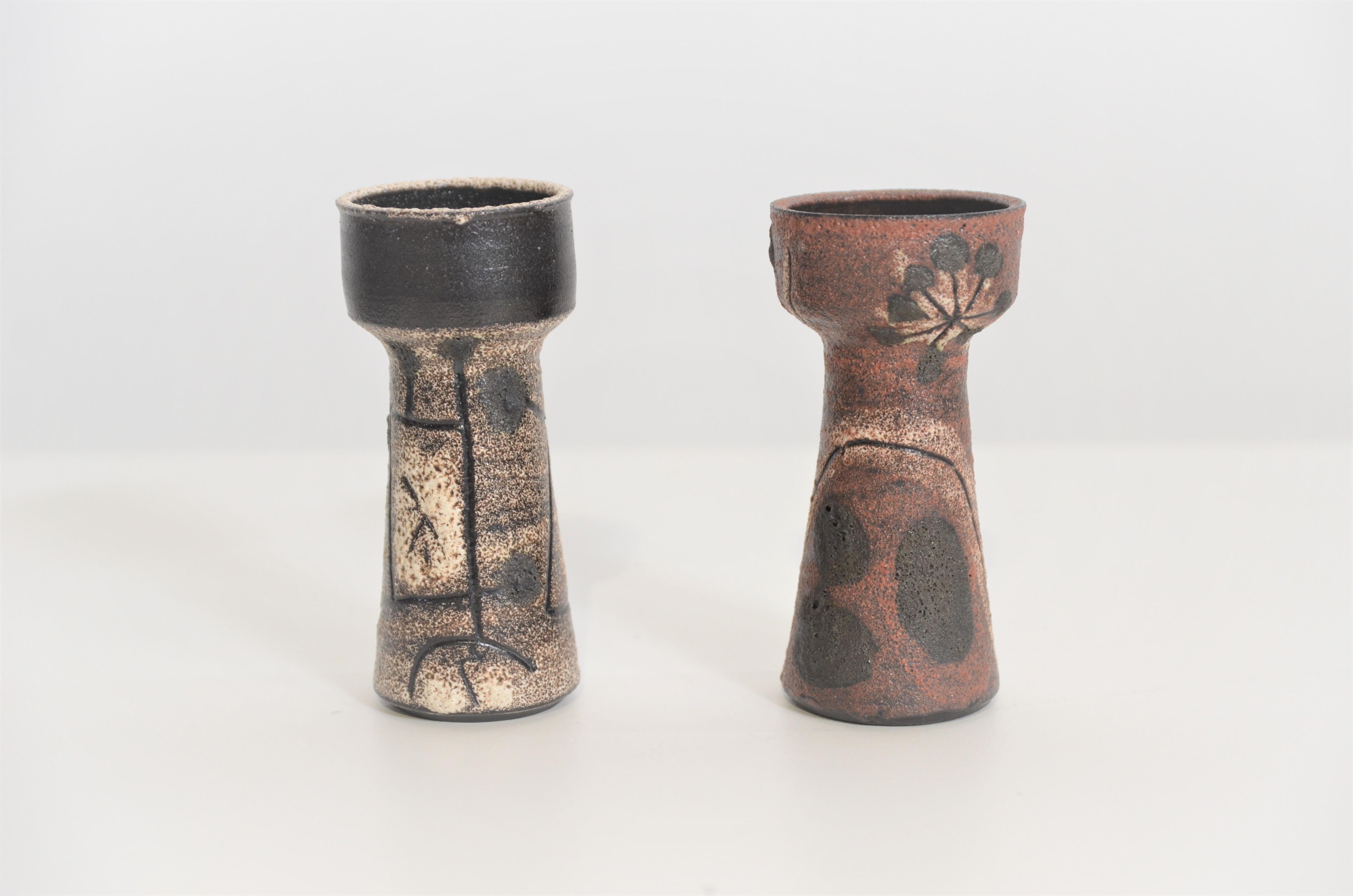 Set of two earthenware vases with abstract decorations in the colour composition red/creme/grey and creme/black/brown. Jaap Dommisse has a clear signature in his work: glaze and decorations are affixed to the raw clay and each work is baked in the