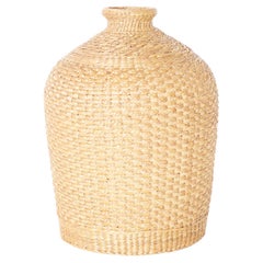 Vaso di terracotta avvolto in canne