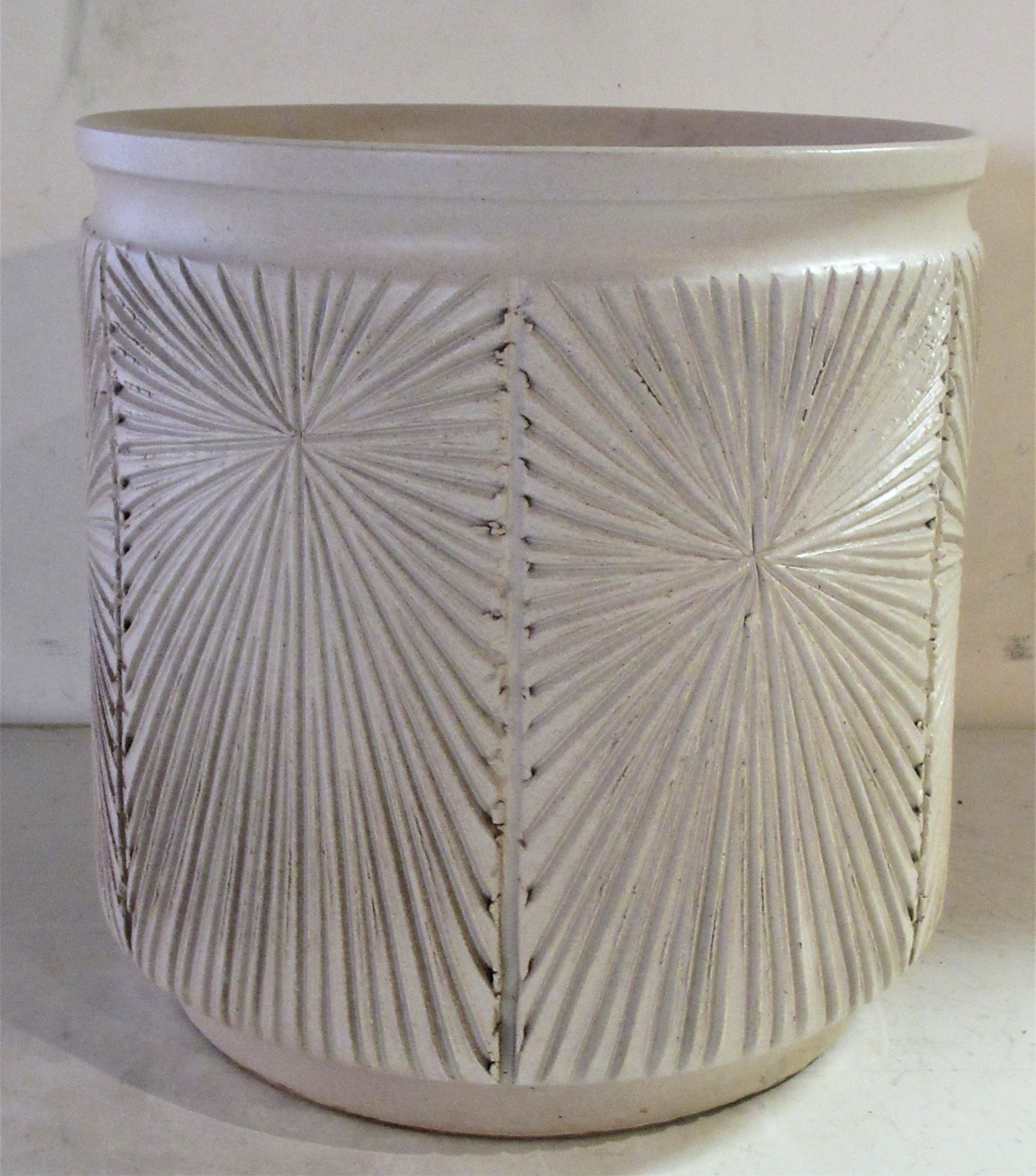 A large cylindrical earthgender architectural pottery planter in the hard to find original eggshell white glaze by Robert Maxwell and David Cressey in great vintage condition, circa 1970