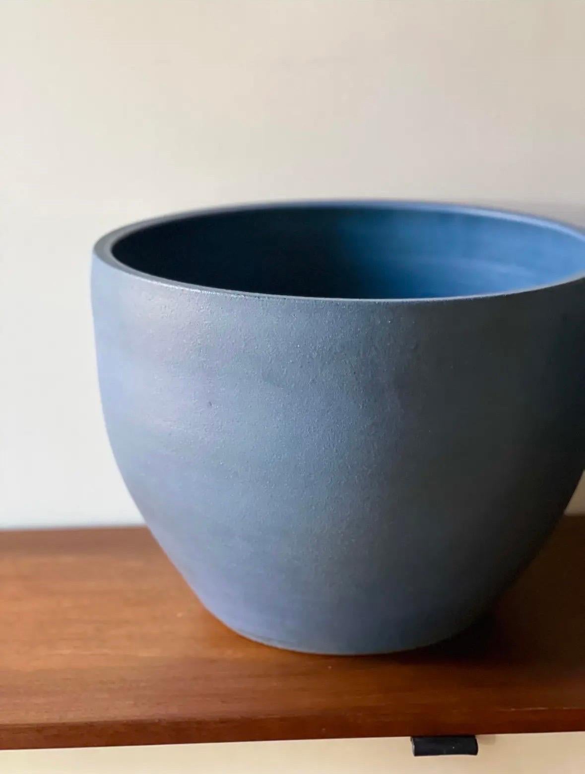 Earthgender Pflanzgefäße von David Cressey und Robert Maxwell in himmelblauer Glasur (Ton) im Angebot