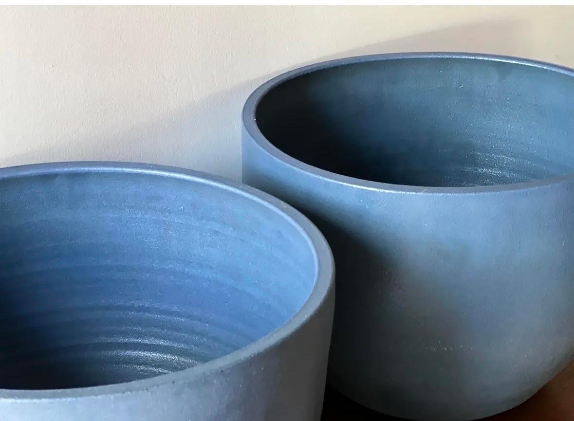 Earthgender Pflanzgefäße von David Cressey und Robert Maxwell in himmelblauer Glasur im Angebot 1