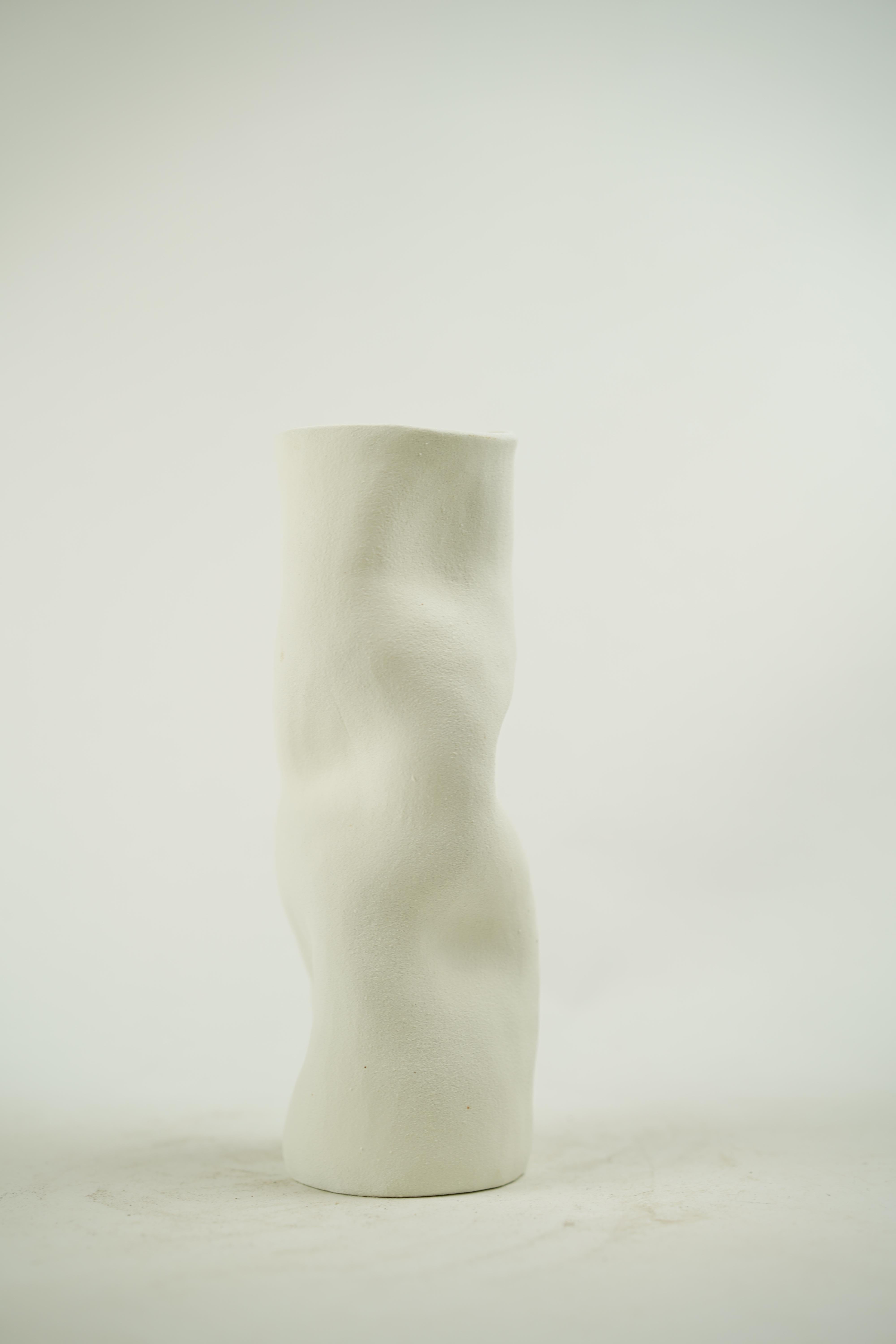 Organische Vase mit natürlichem Körper, erhältlich in 4 Farben im Angebot 6