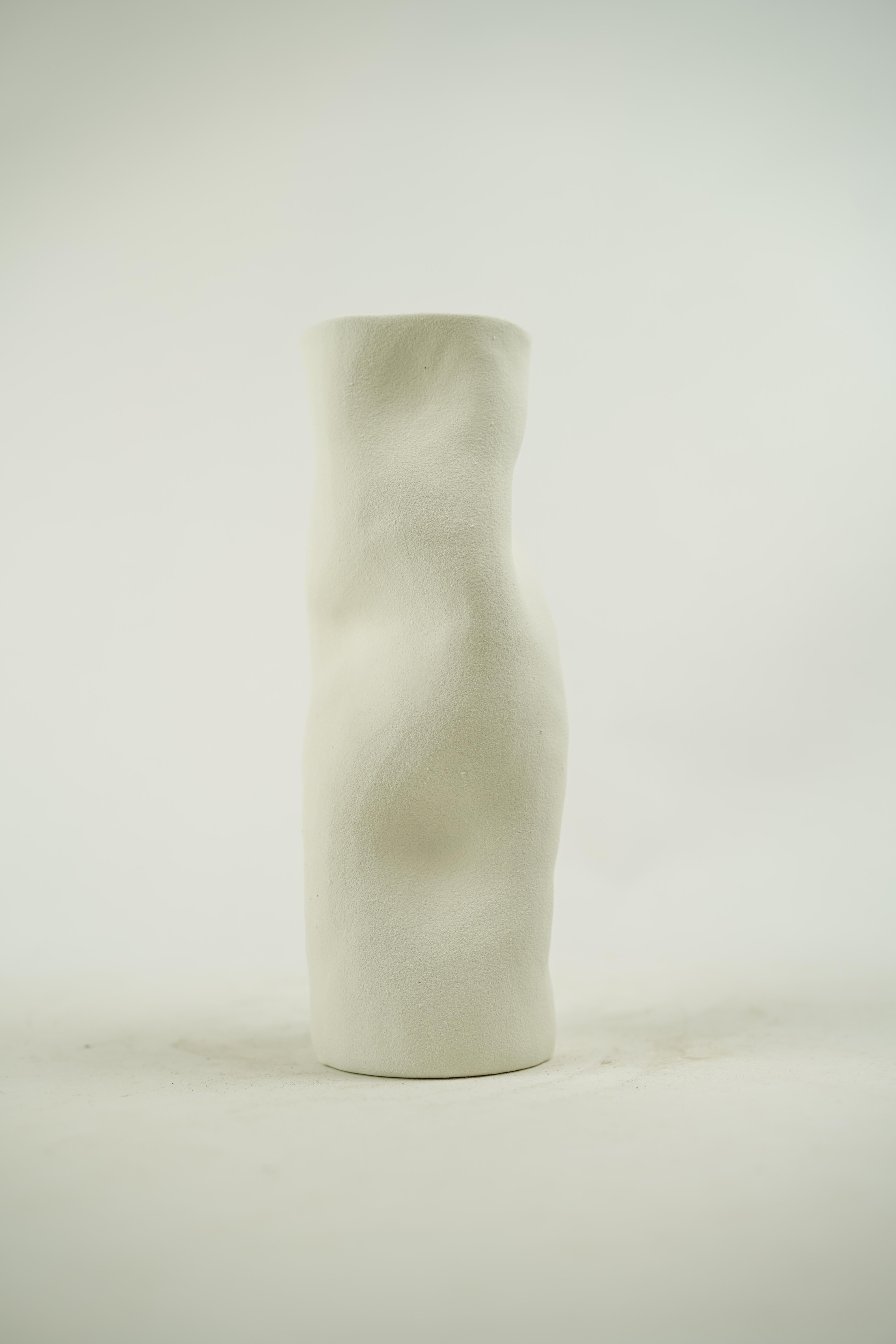 Organische Vase mit natürlichem Körper, erhältlich in 4 Farben im Angebot 7