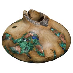 Earthly Treasures No 30, eine Asche und gemischte Mineralskulptur von Morrison Thomas