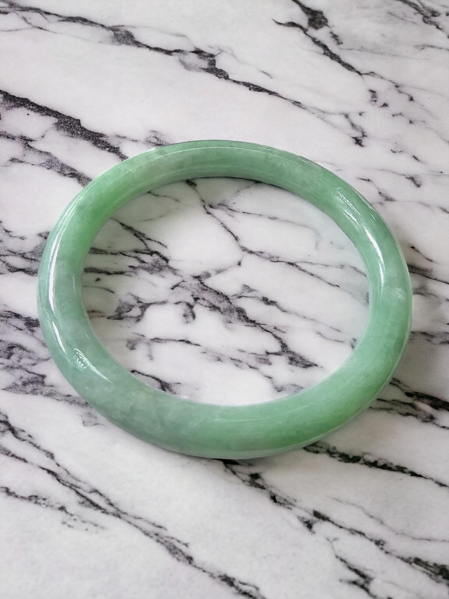Earth's Burmese A-Jade Bangle Bracelet Green Jadeite 08809 In New Condition For Sale In Kowloon, HK