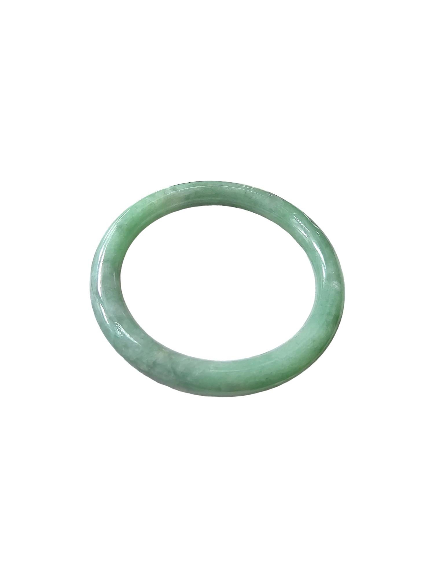 Earth's Burmesischer A-Jade-Armreif aus grünem Jadeit 08809 im Angebot 1