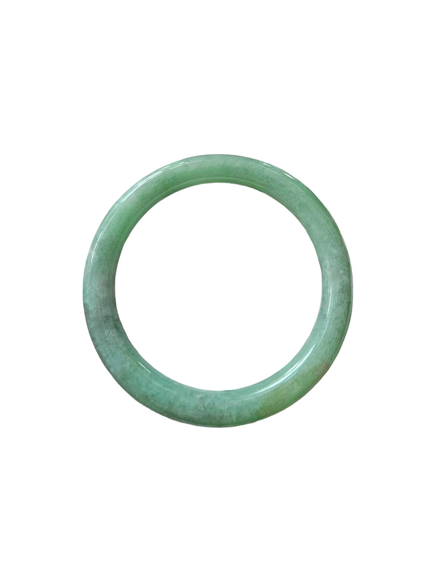 Earth's Burmesischer A-Jade-Armreif aus grünem Jadeit 08809 im Angebot 3