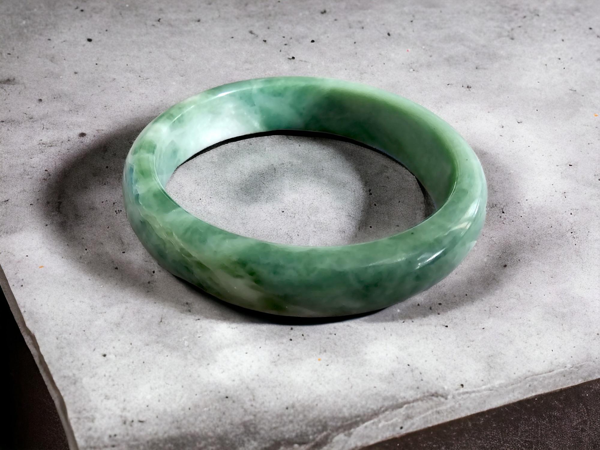 Mixed Cut Earth's Burmese A-Jade Bangle Bracelet (MADE IN JAPAN) Green Jadeite 08808 For Sale