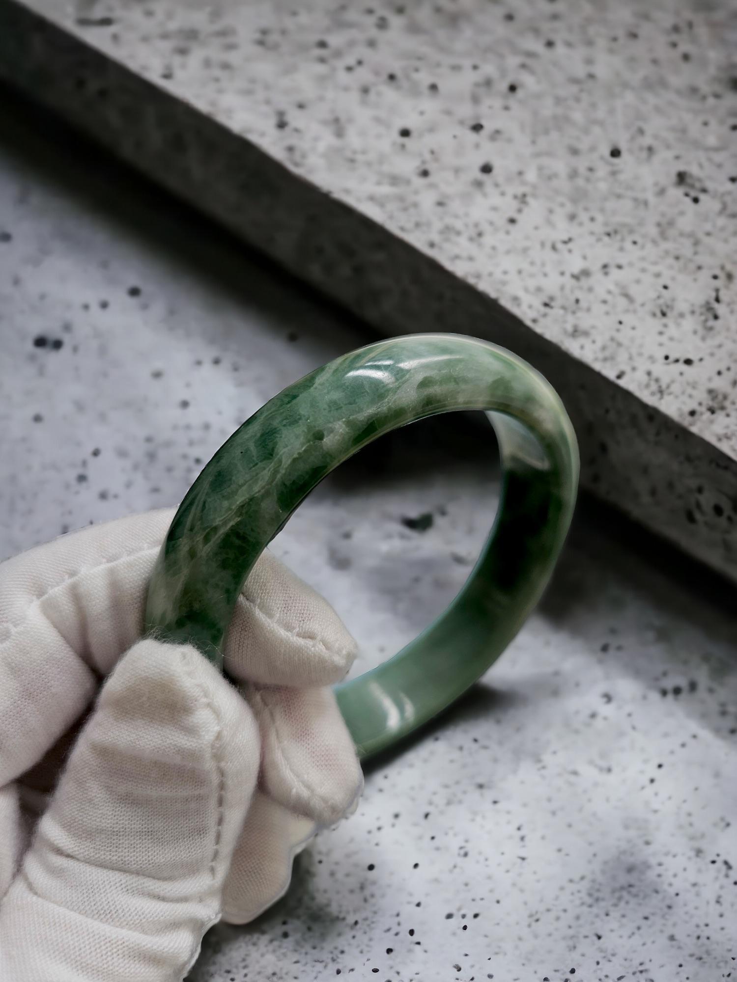 Earth's Burmese A-Jade Bangle Bracelet (MADE IN JAPAN) Green Jadeite 08808 For Sale 2