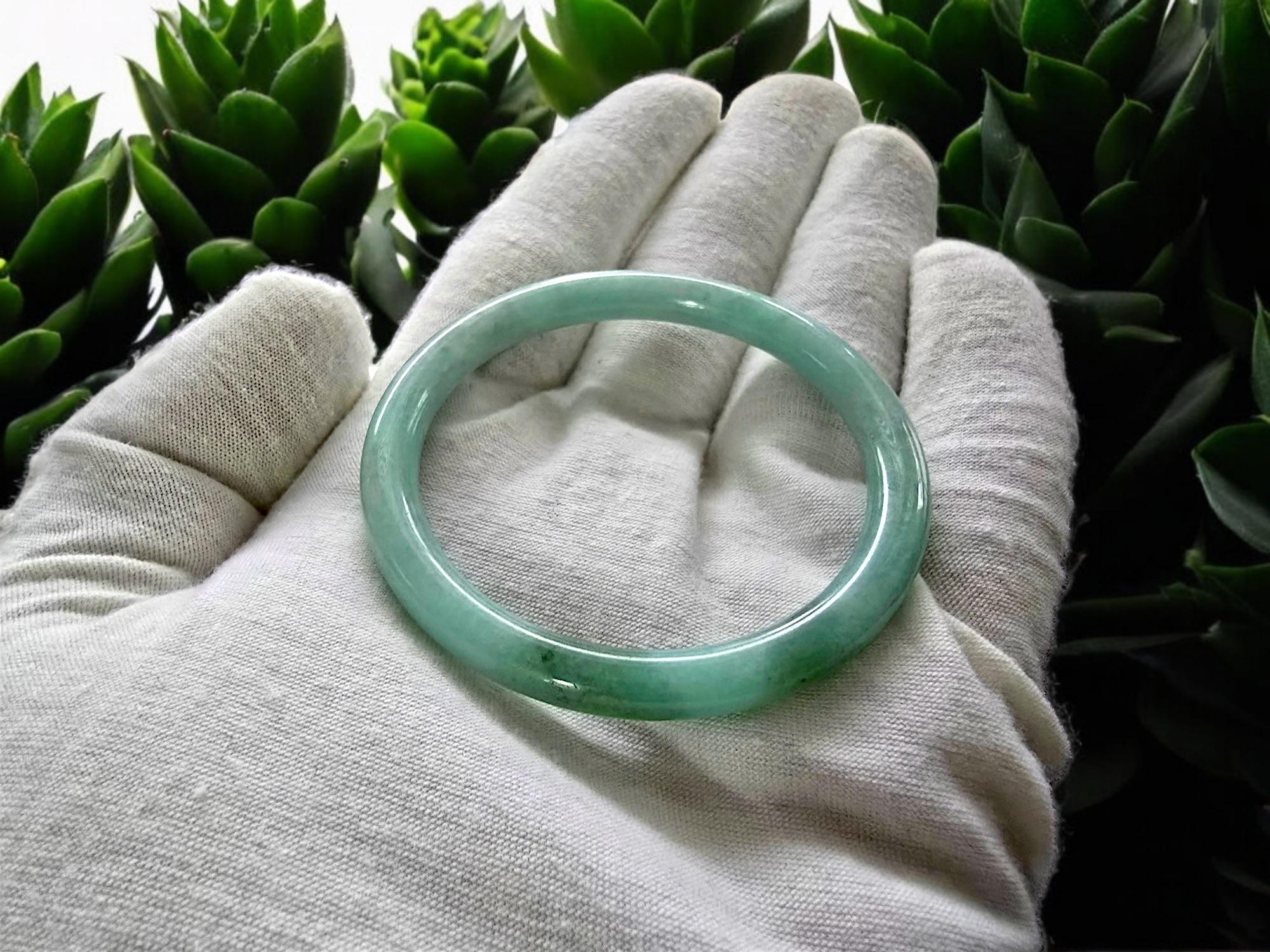Earths Burmese Green A-Jade Round Bangle Bracelet 08815 In New Condition For Sale In Kowloon, HK