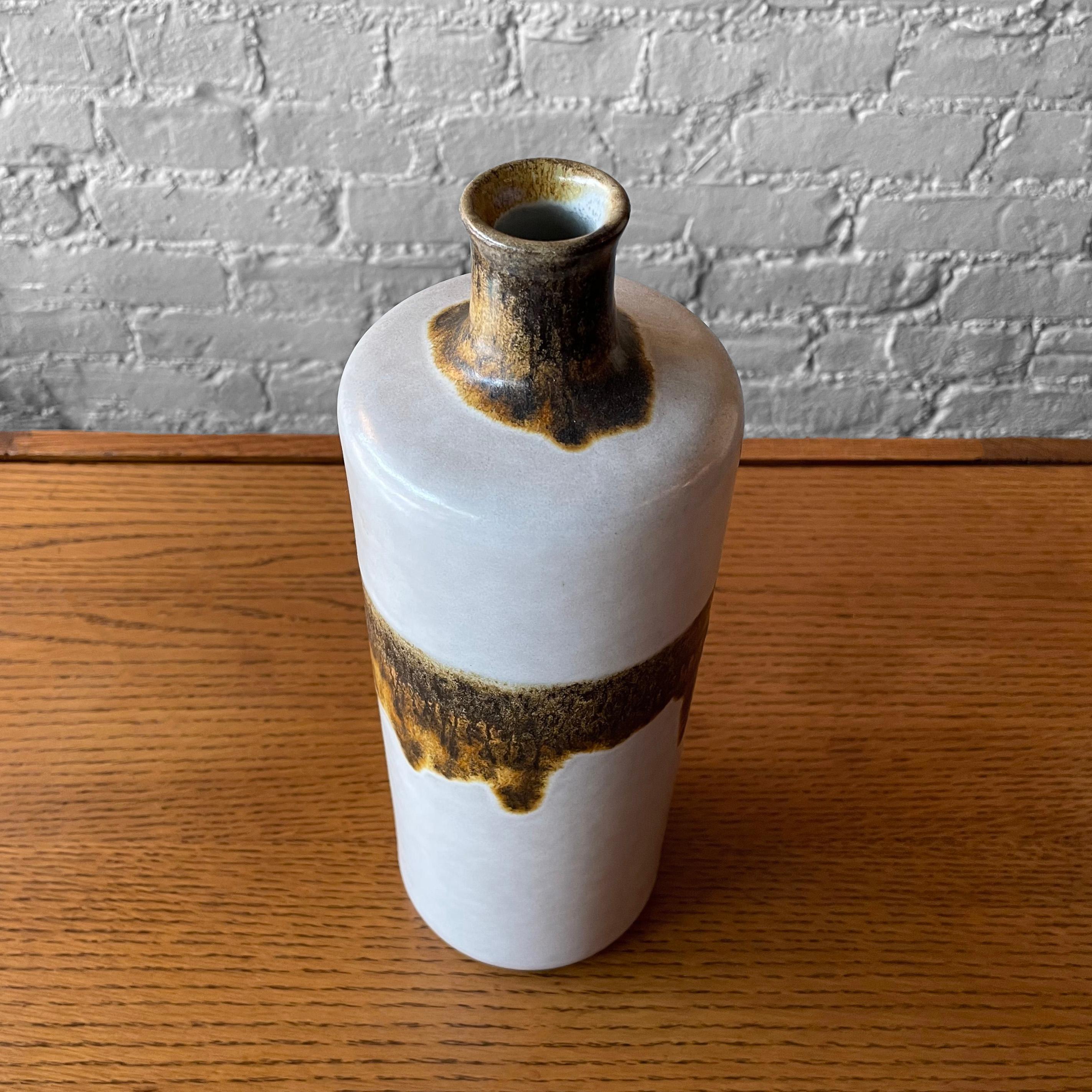 20th Century Earthtone Art Pottery Vase by Alvino Bagni for Raymor For Sale