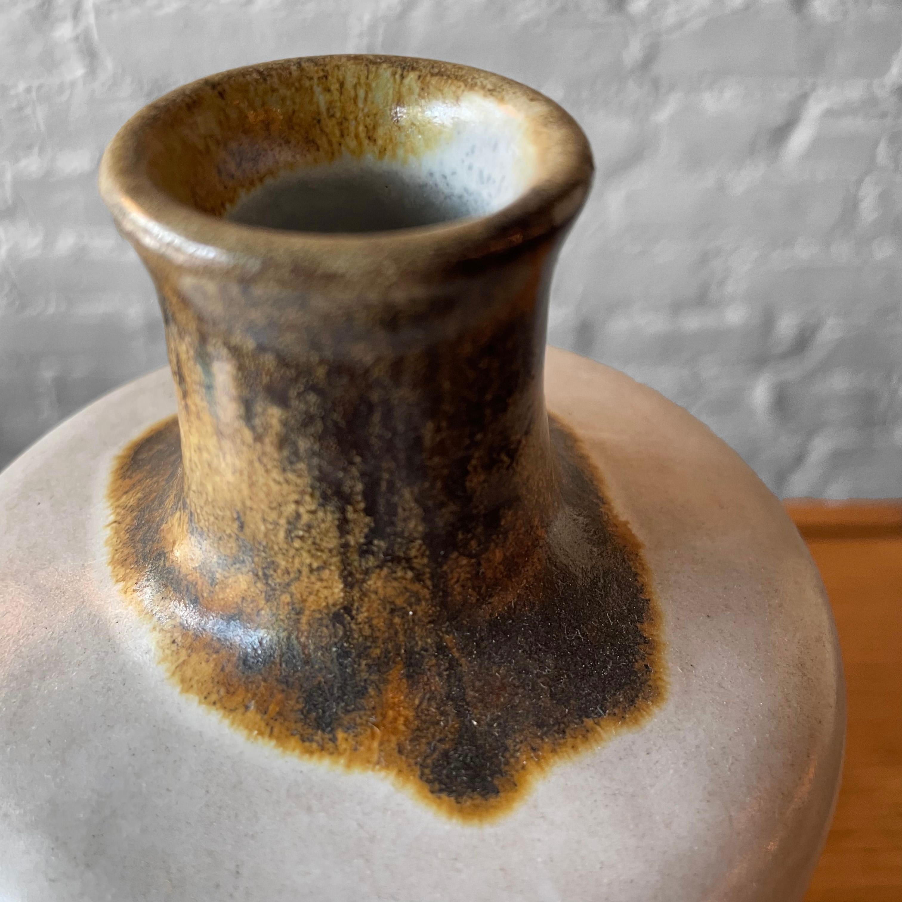 Ceramic Earthtone Art Pottery Vase by Alvino Bagni for Raymor For Sale