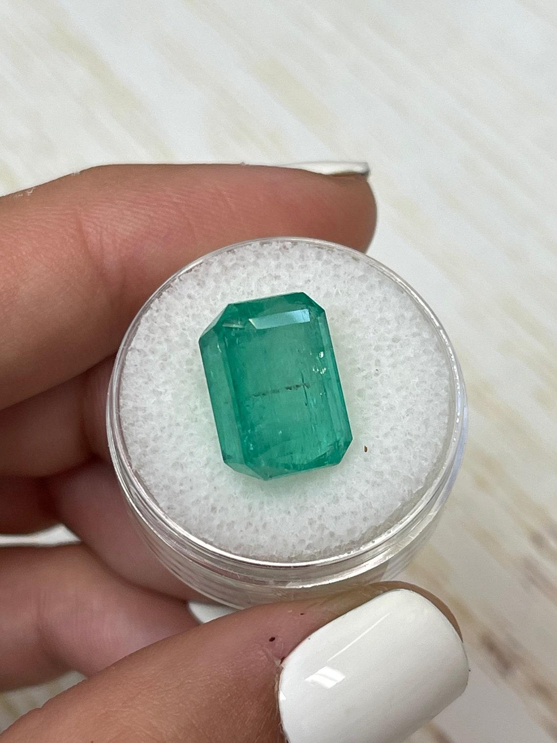 Modern Earthy Brick 10.03 Carat Emerald Cut Green Colombian Emerald Gem - May Birthston For Sale