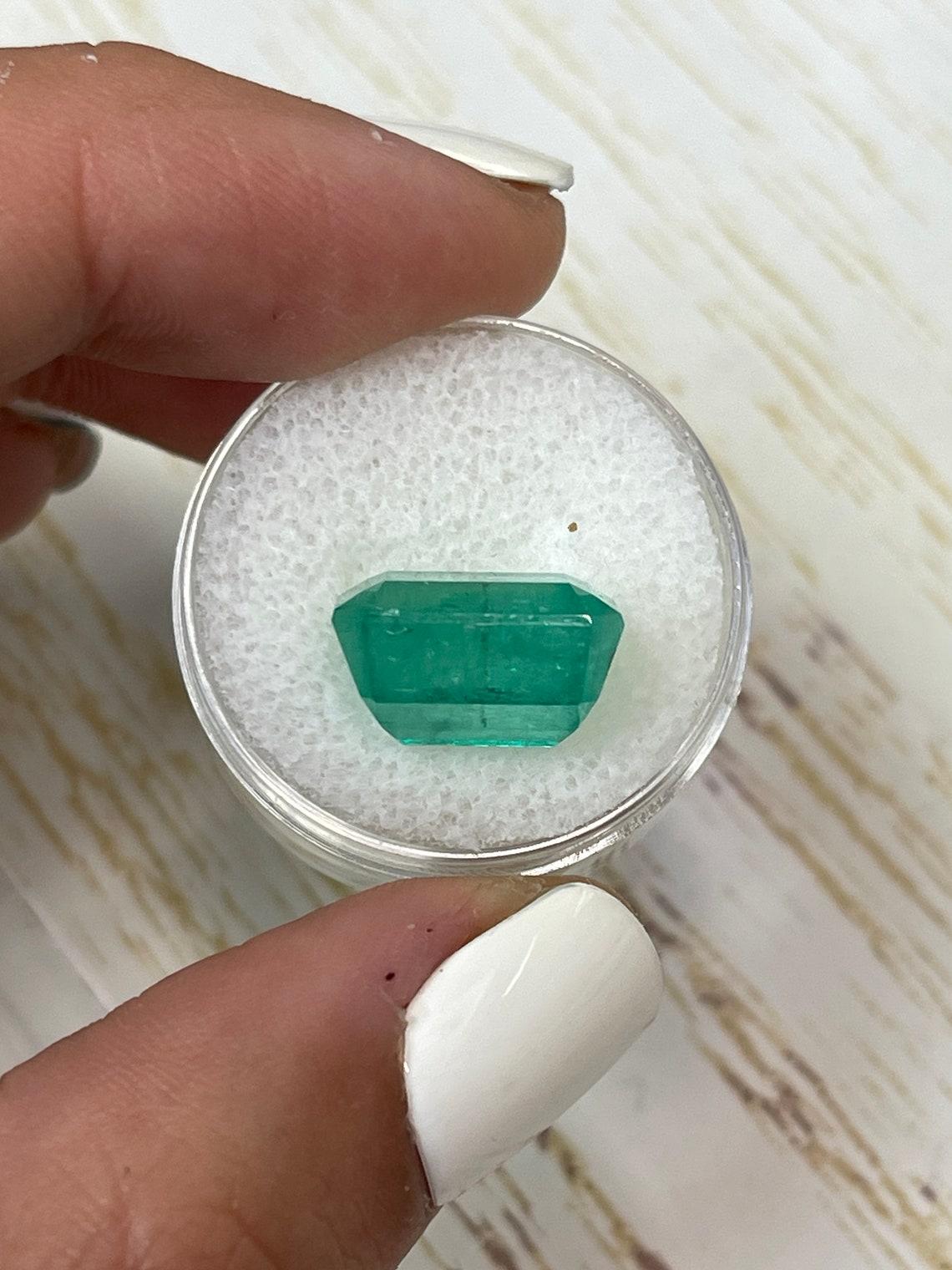 Earthy Brick 10.03 Carat Emerald Cut Green Colombian Emerald Gem - May Birthston For Sale 1