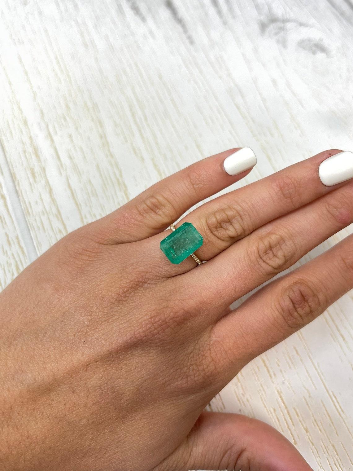 Earthy Brick 10.03 Carat Emerald Cut Green Colombian Emerald Gem - May Birthston For Sale 2