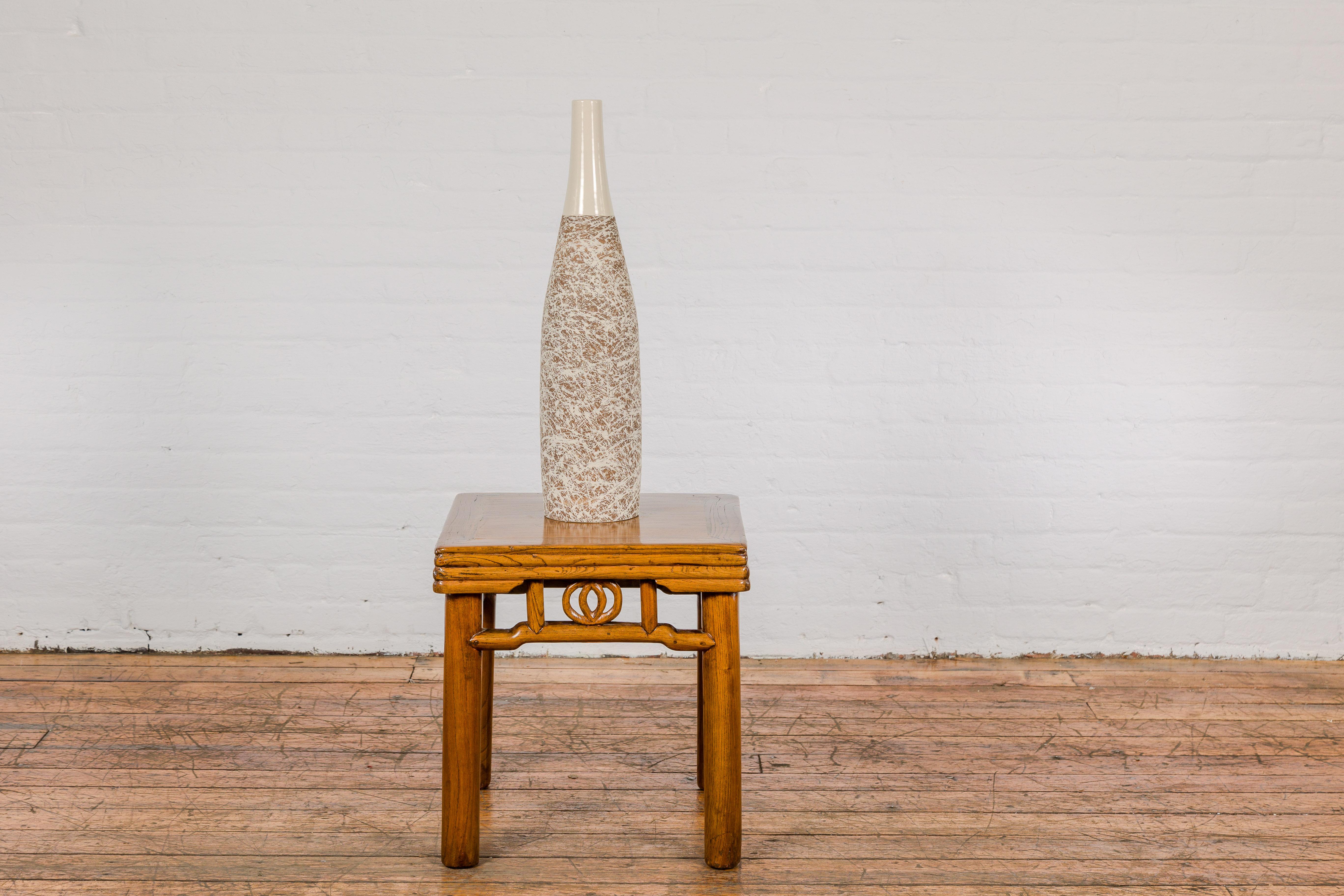 20ième siècle Vase en céramique Brown et crème avec décor de gouttes énergiques en vente