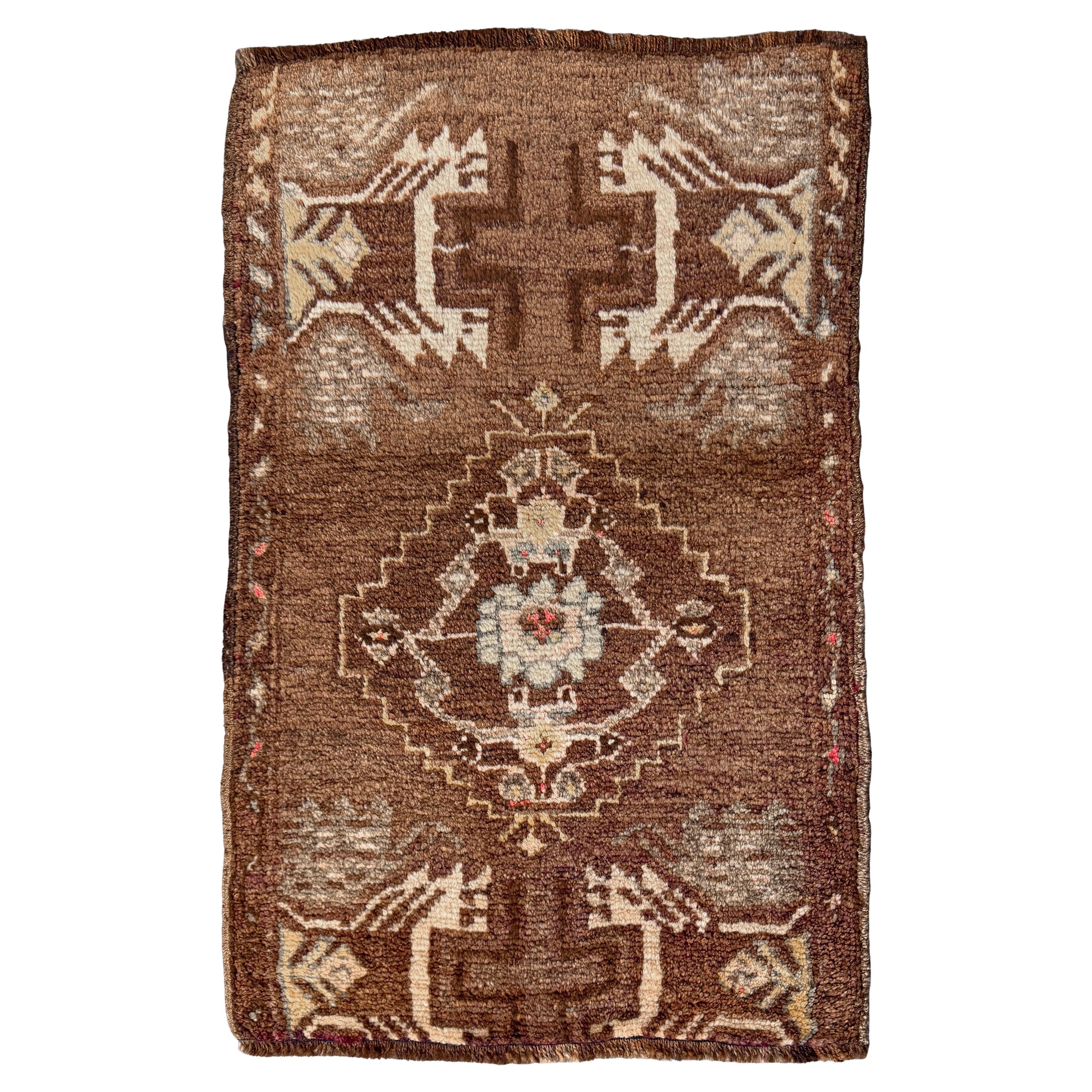 Mini tappeto turco marrone terra - Yastik anatolico vintage - Tappeto da bagno / Zerbino in vendita