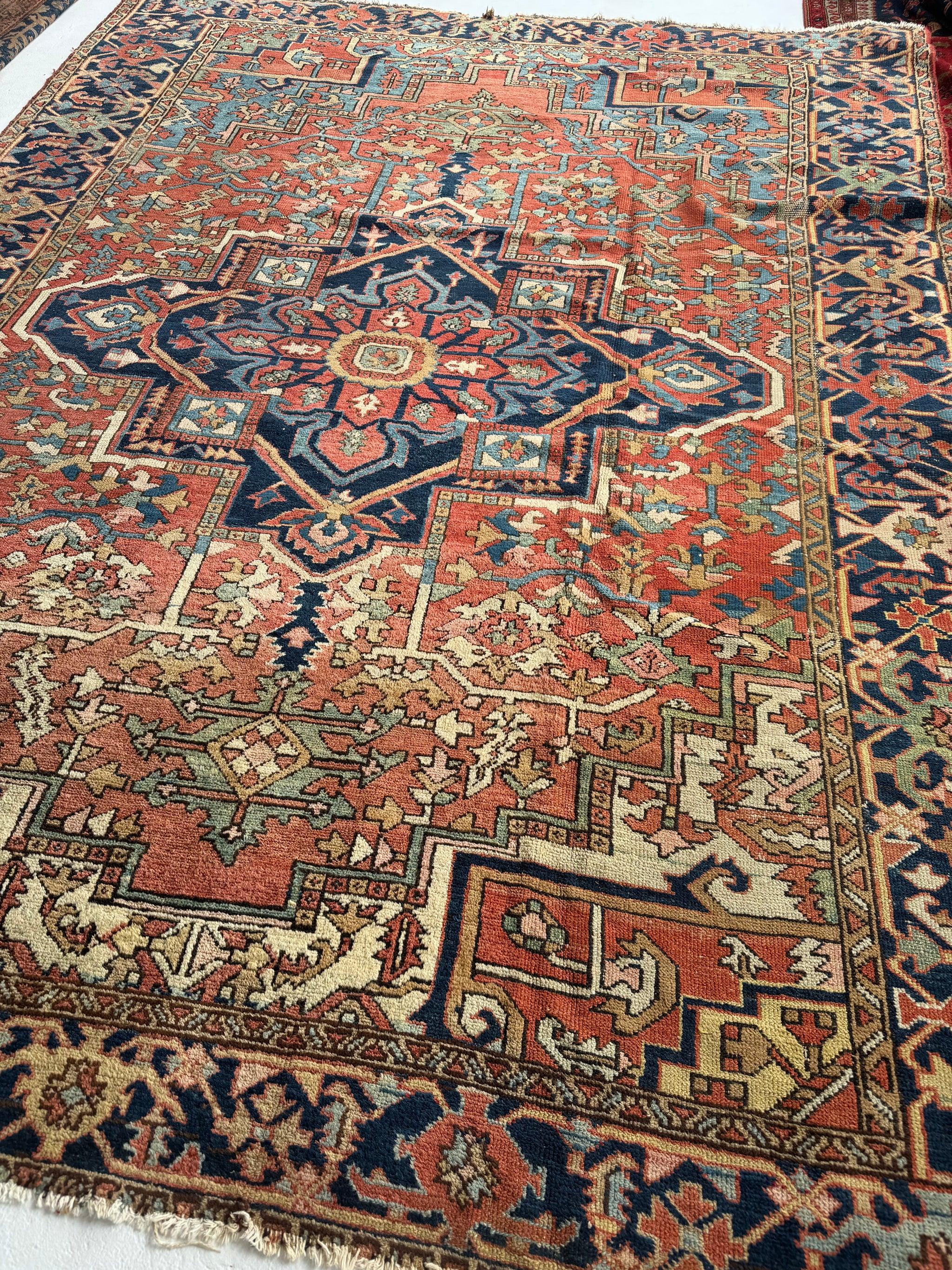 Hand-Knotted Earthy Craftsman Antique Heriz Rug with Two-toned Finals, c. 1930's For Sale