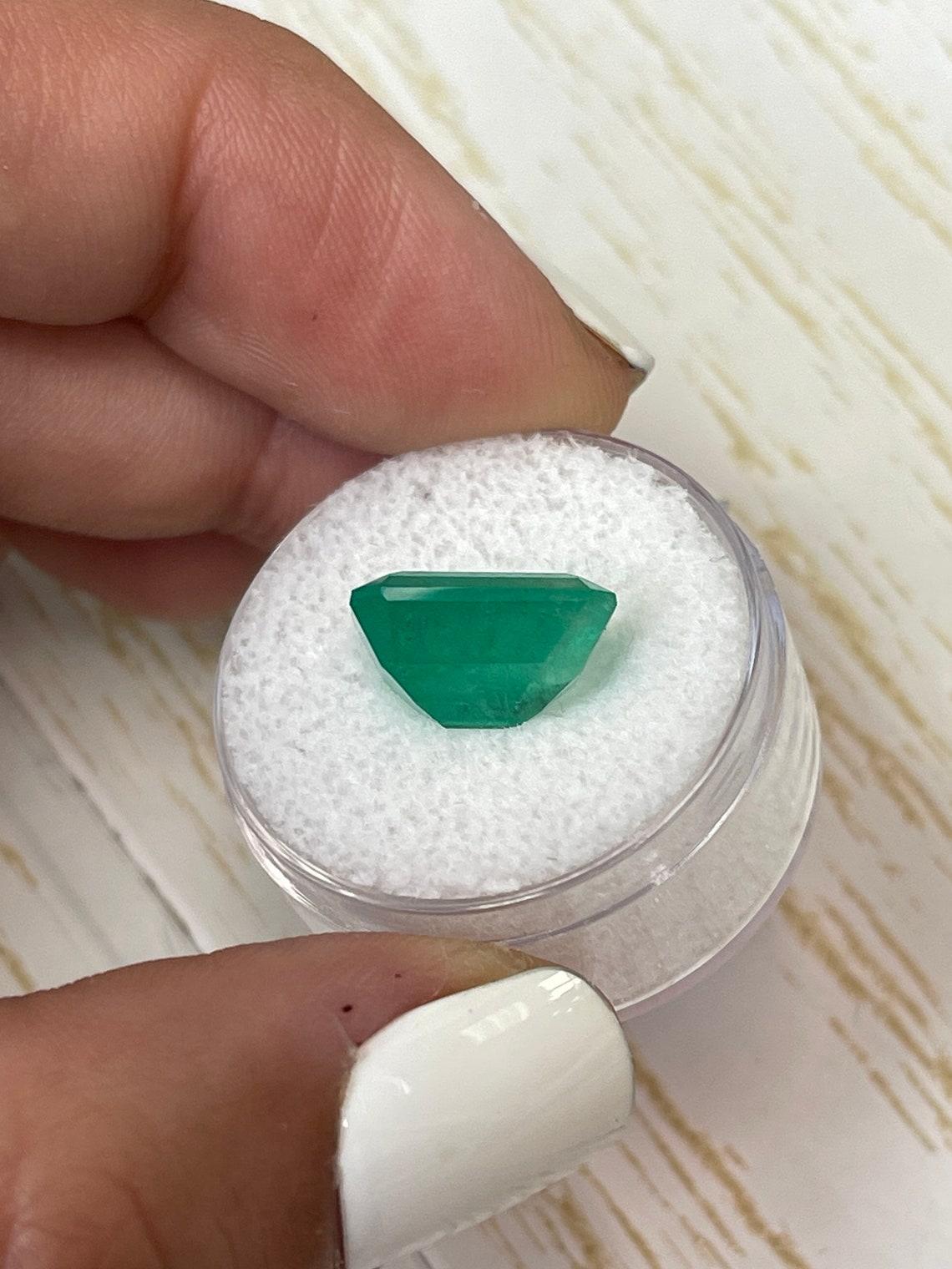 Gemma di smeraldo colombiano di colore verde intenso da 6,47 carati - Pietra di nascita di maggio In condizioni Nuovo in vendita a Jupiter, FL