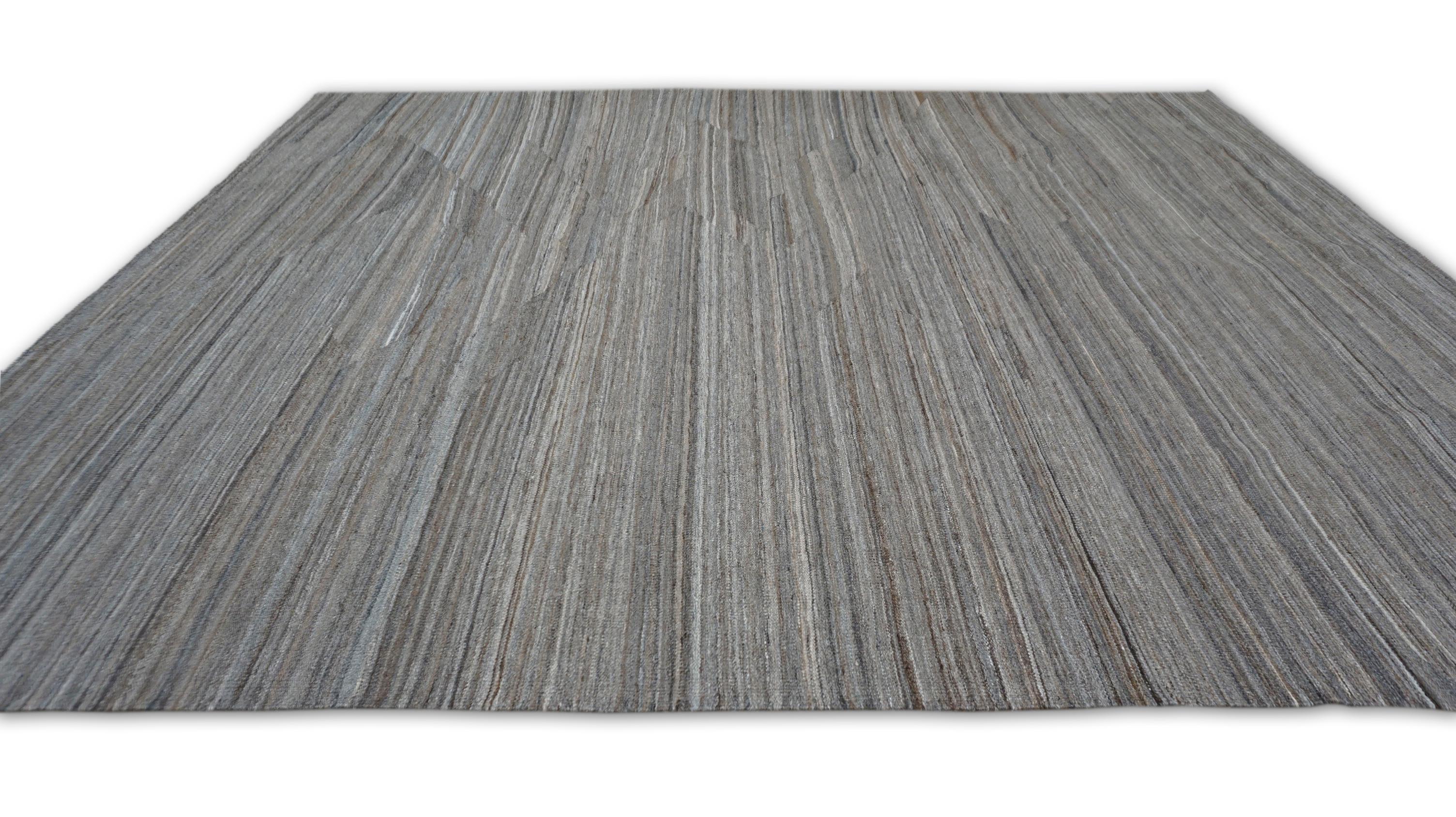 Erdige Grau-Braun-Töne Mazandaran-Stil Wolle Kelim 8'2''x9'7'' (Pakistanisch) im Angebot