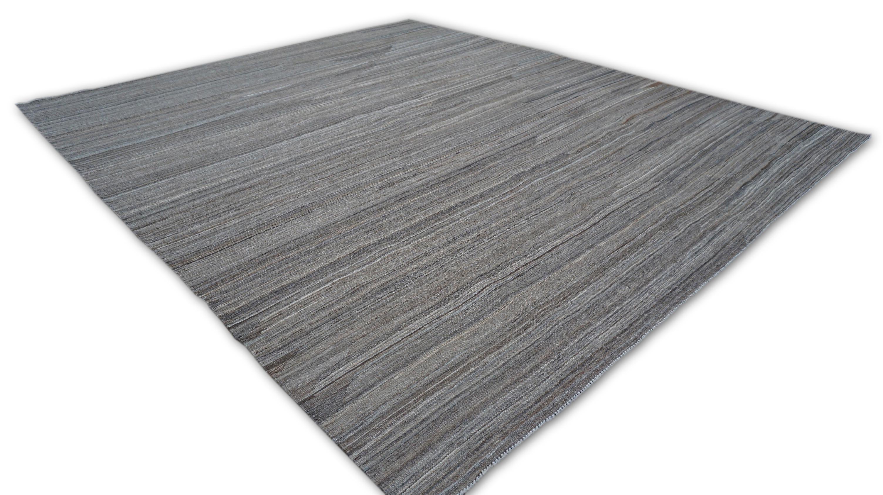 Erdige Grau-Braun-Töne Mazandaran-Stil Wolle Kelim 8'2''x9'7'' im Angebot 1