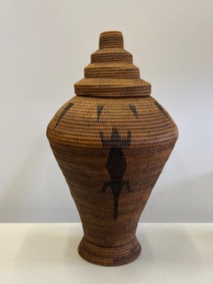 Panier en fibre tressée à la main en forme d'urne:: terreux:: grand et ancien:: avec couvercle