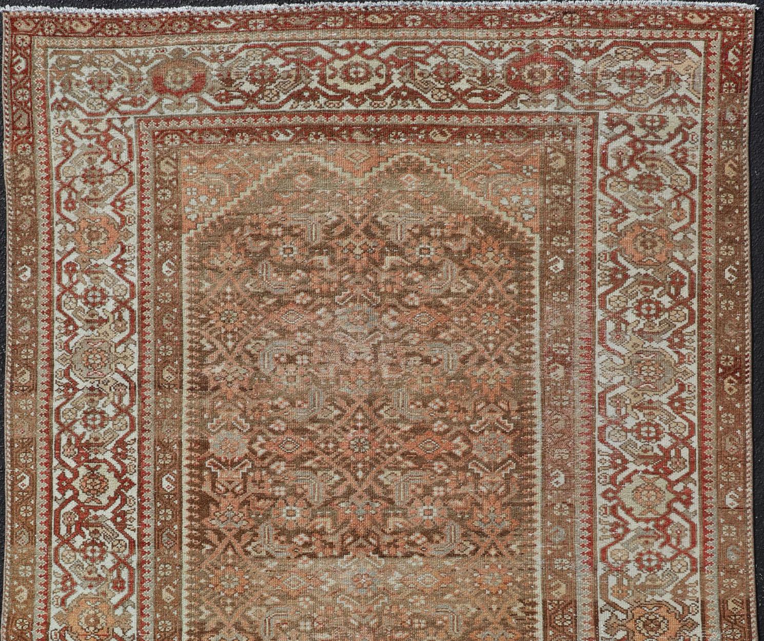 Geometric design antique hamadan rug in taupe and light tan color tones, antique persian hand knotted earthy tone. Keivan Woven Arts / rug EMB-9567-P13078, origin / type: Iran / Hamedan, circa 1920


Measures: 5'7 x 9'7.