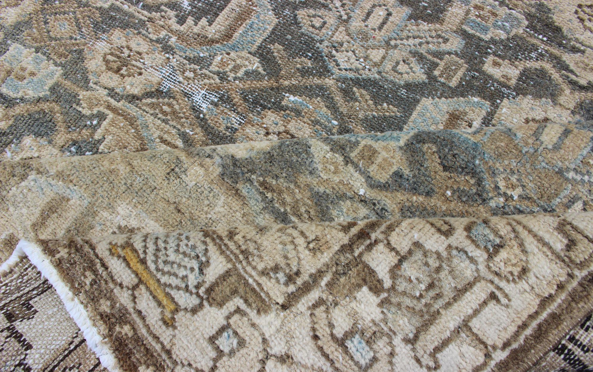 Antiker persischer Hamadan-Teppich im Used-Stil mit All-Over-Muster und graublauem Muster im Angebot 4
