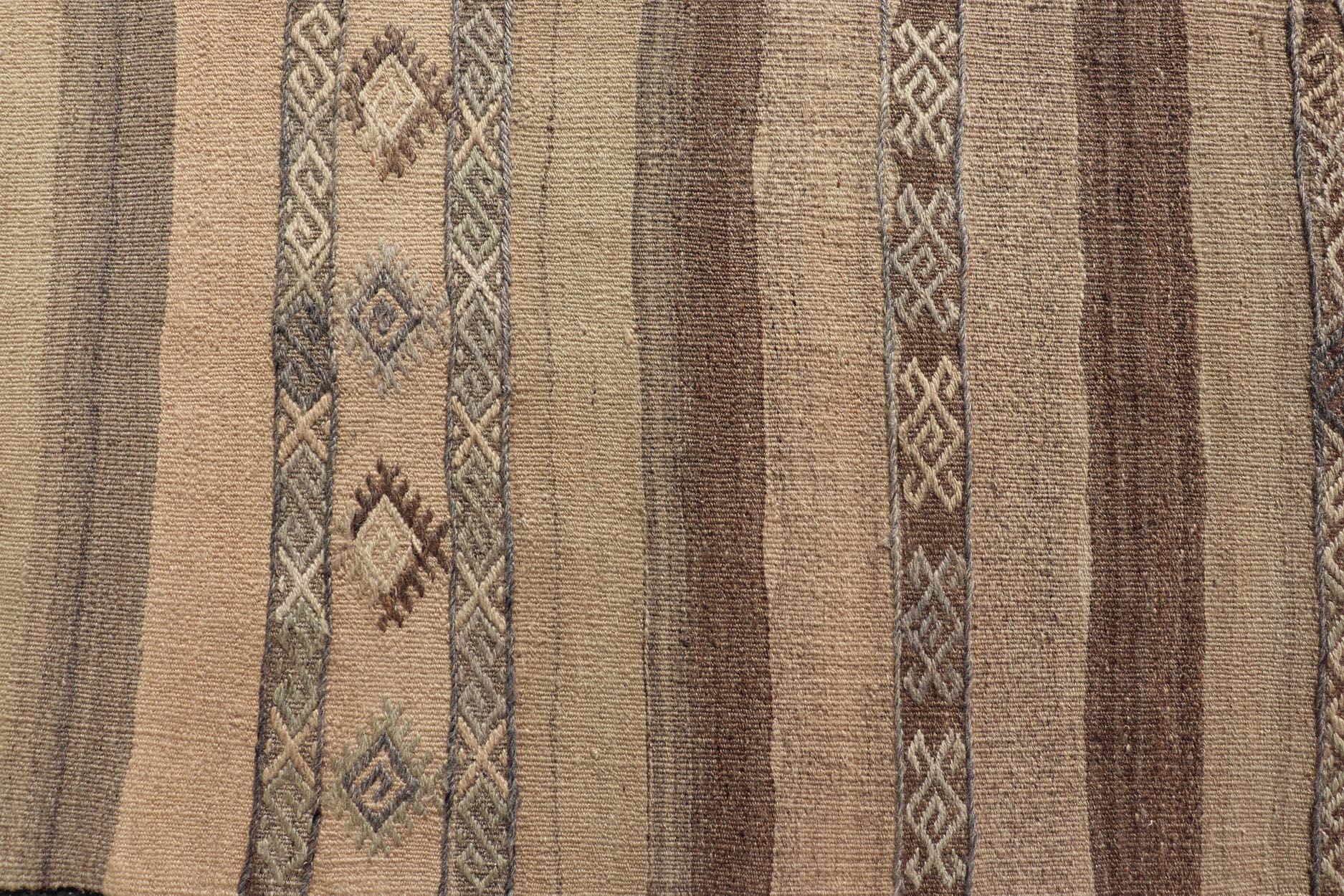 Erdig getönter türkischer Vintage-Kilim-Läufer mit geometrischen Motiven 2'5 x 7'3 im Angebot 2