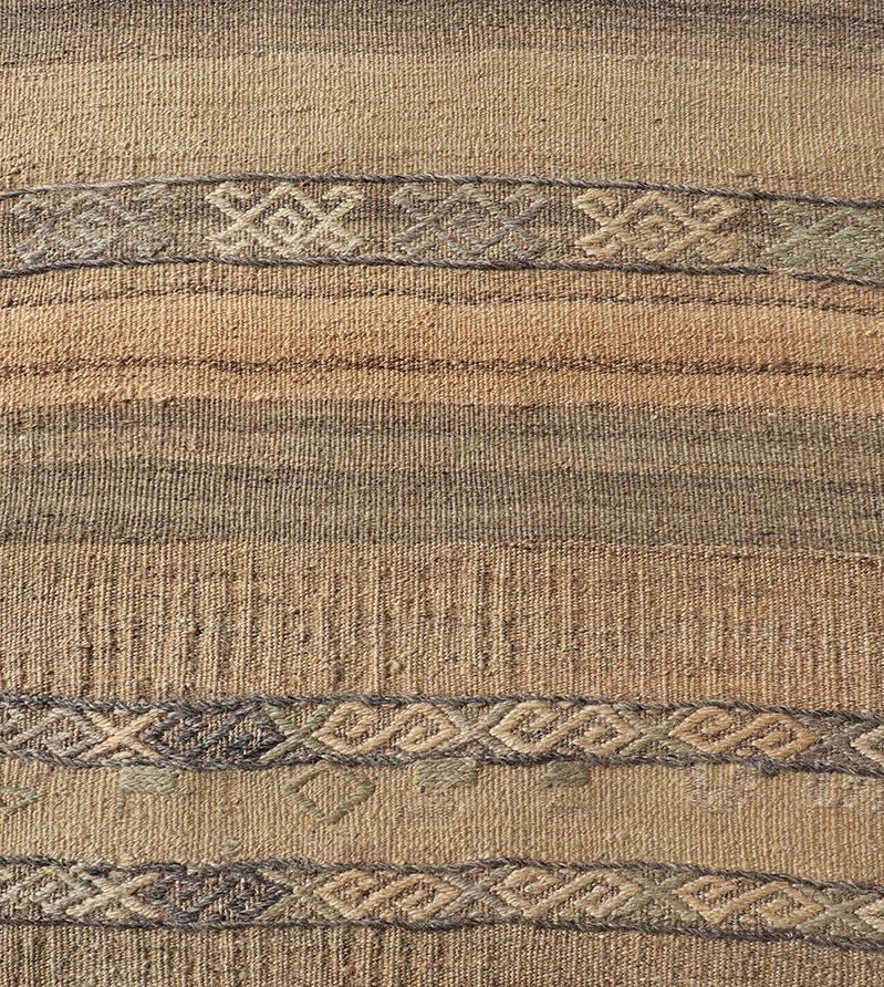 Erdig getönter türkischer Vintage-Kilim-Läufer mit geometrischen Motiven 2'5 x 7'3 im Angebot 1